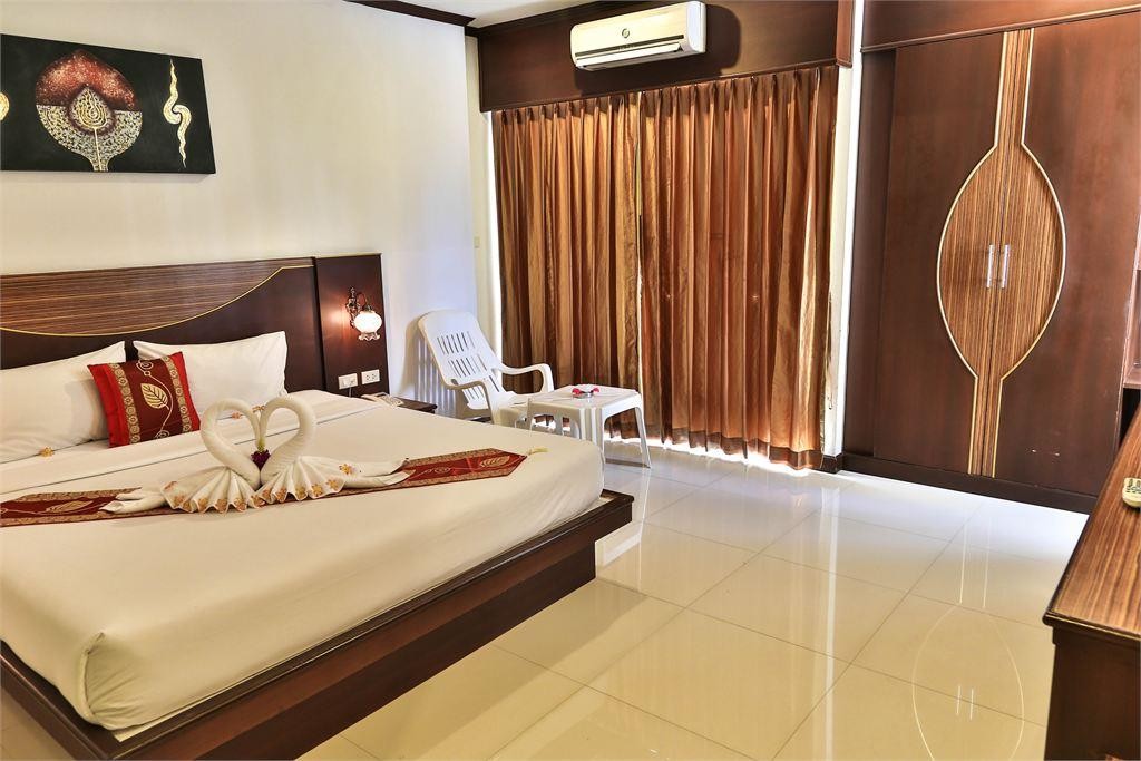 Sharaya boutique 3. Issara Patong Beach 3*. Issara Patong Beach. Issara Patong Beach Hotel 3. Tom. Issara Thailand.